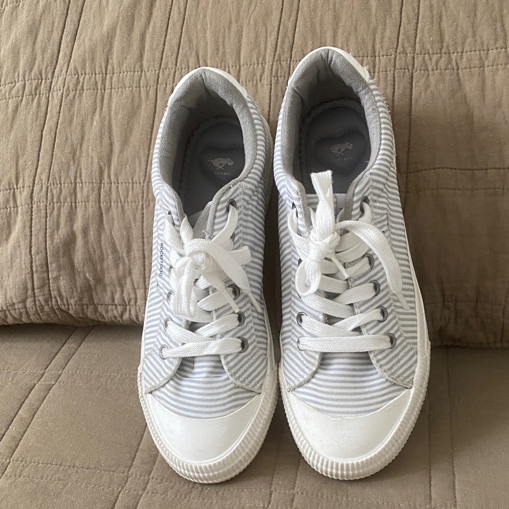 Rocket Dog White and Gray Striped Athletic Shoes